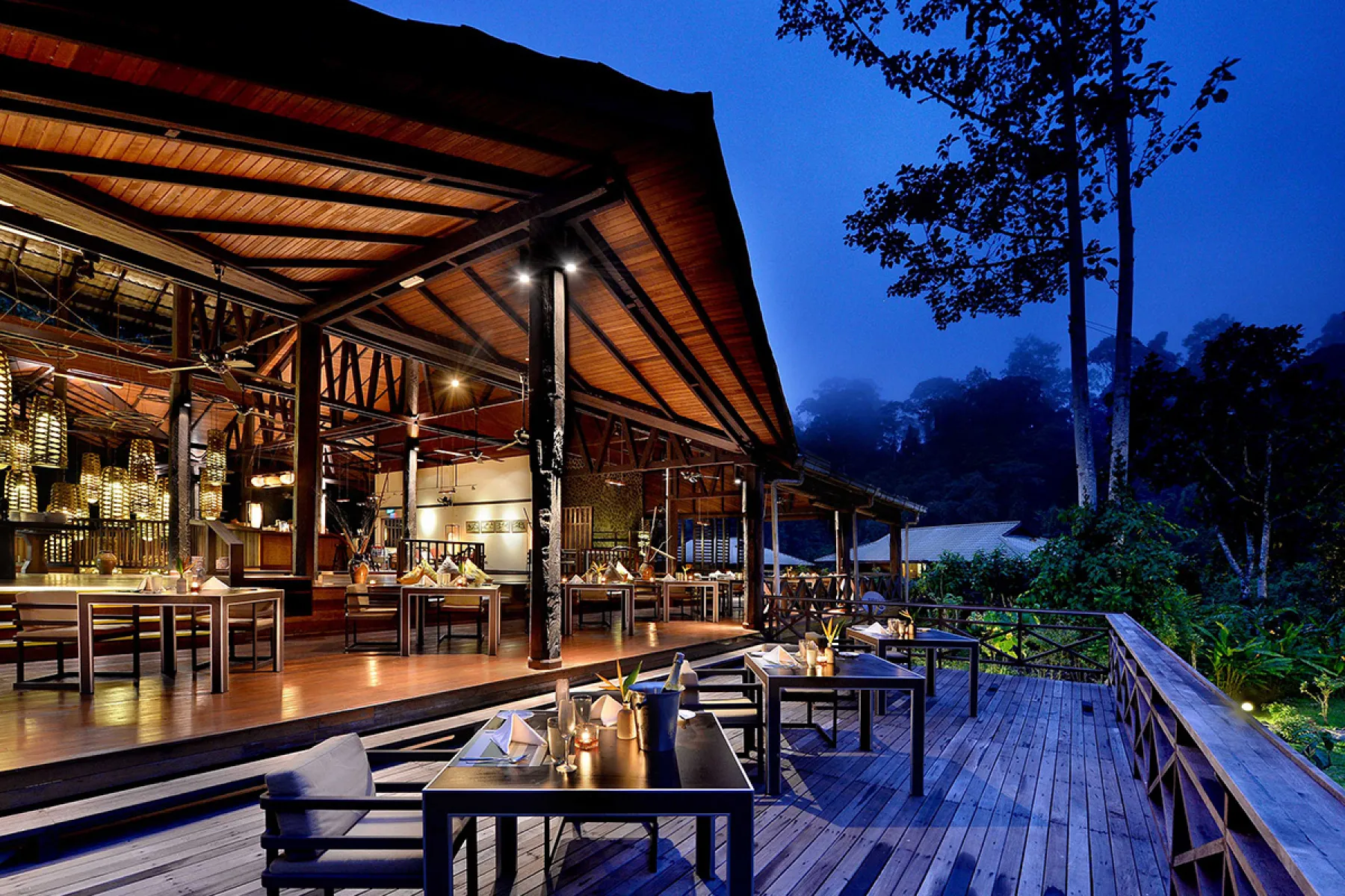 Restaurant deck