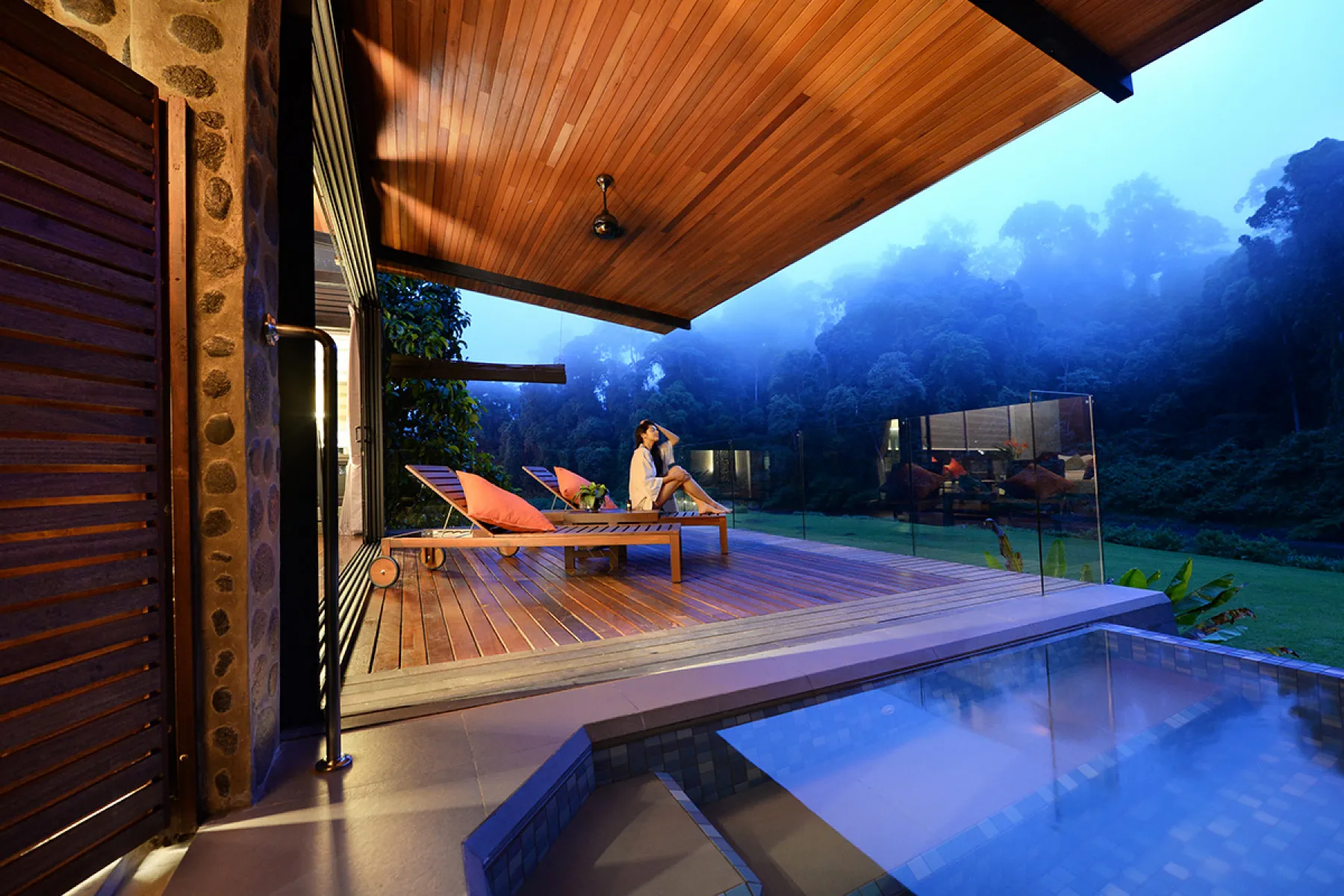 BRL Premium Deluxe room overlooking Danum river and rainforest