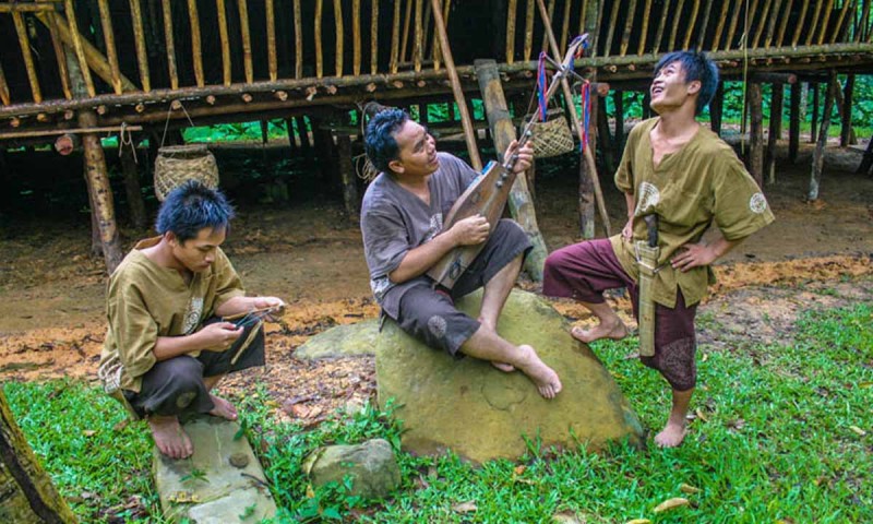 Observe the lifestyle of 5 indigenous Sabahan tribes
