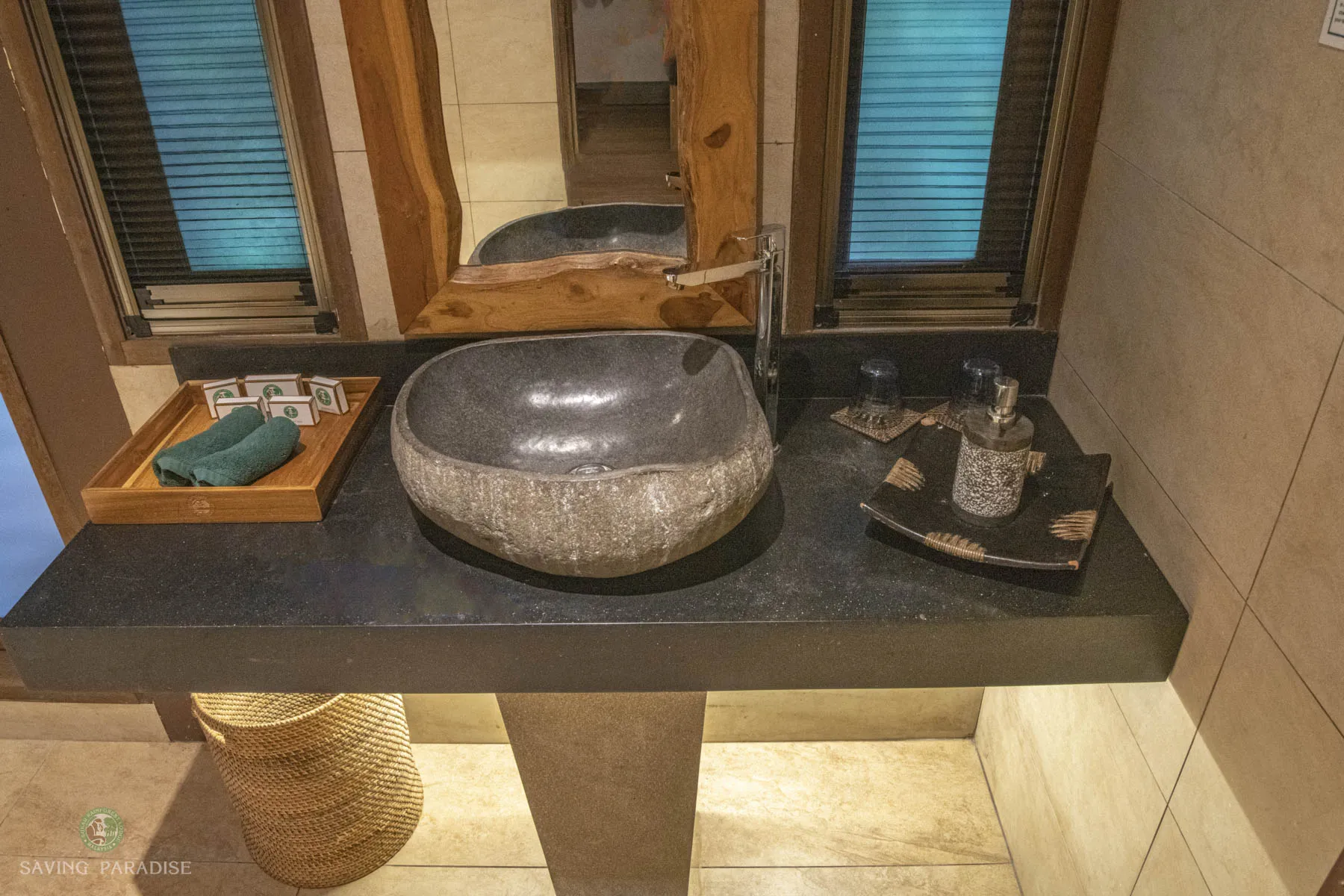 Wash basin in bathroom
