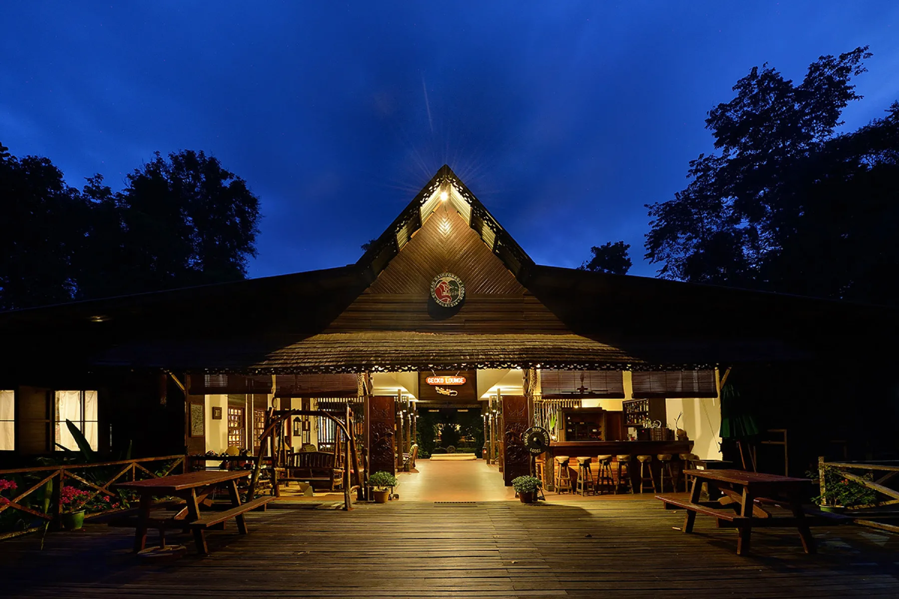 Gecko Lounge at dusk