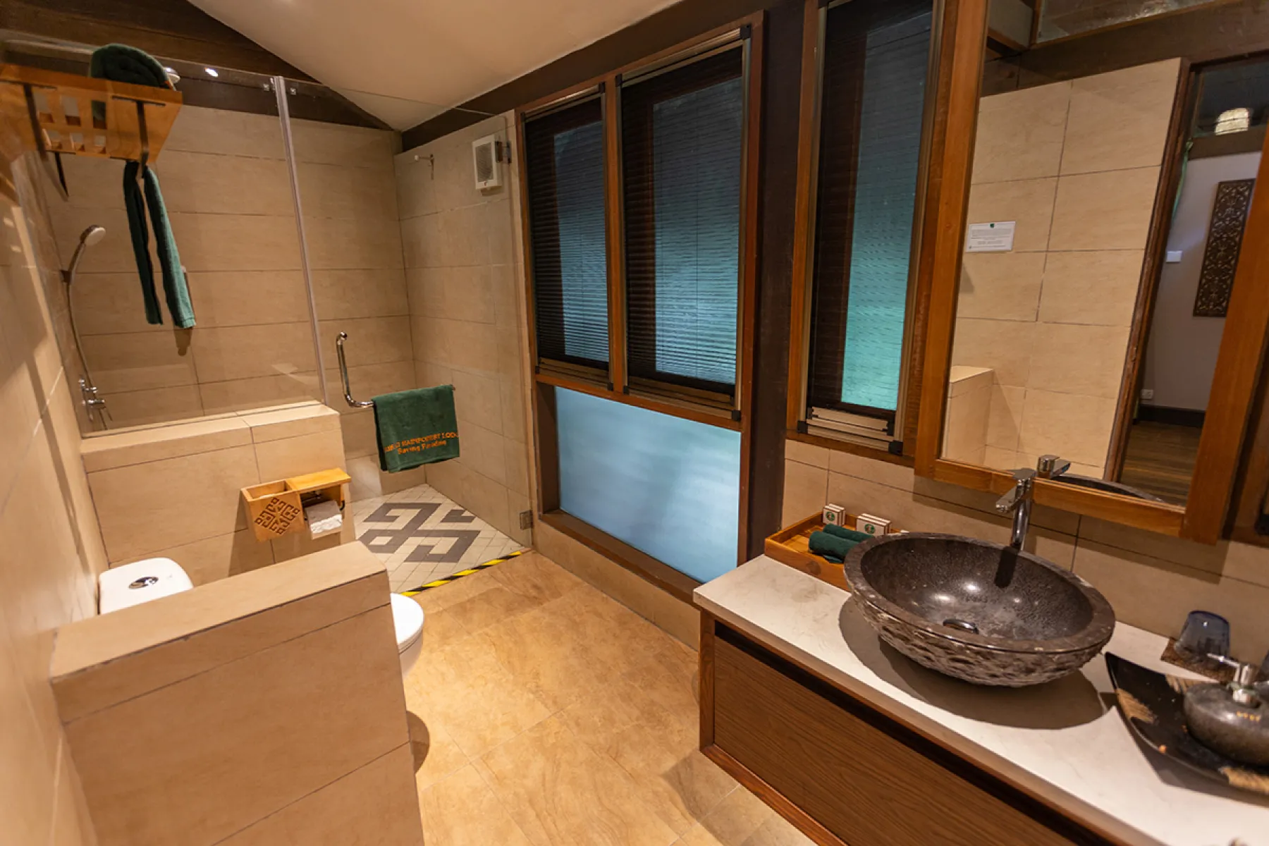 Spacious modern bathroom
